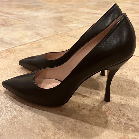 New Stuart Weitzman Leather Stiletto Pumps - Picture 3 of 10